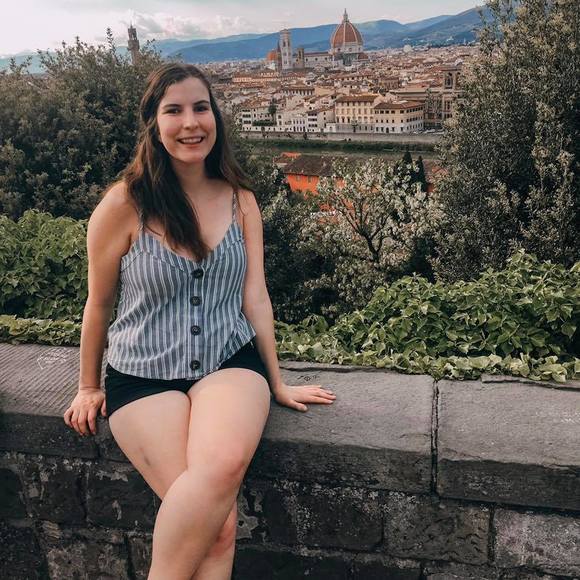 Meet your Posher, Laura - Picture 1 of 1